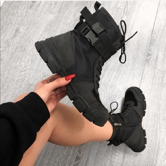 Last size 7 đź–¤Buckled Lace-Up Lug Flatform Boot - Picture 5 of 7